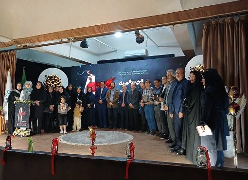 جوانان شاعر در اختتامیه سوگواره ملی عاشورایی «نذر شعر» تجلیل شدند جوانان شاعر در اختتامیه سوگواره ملی عاشورایی «نذر شعر» تجلیل شدند